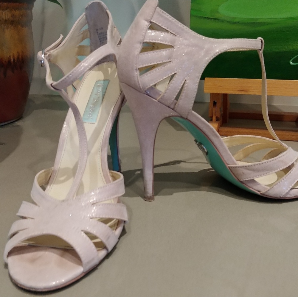 Betsy Johnson heels size 9